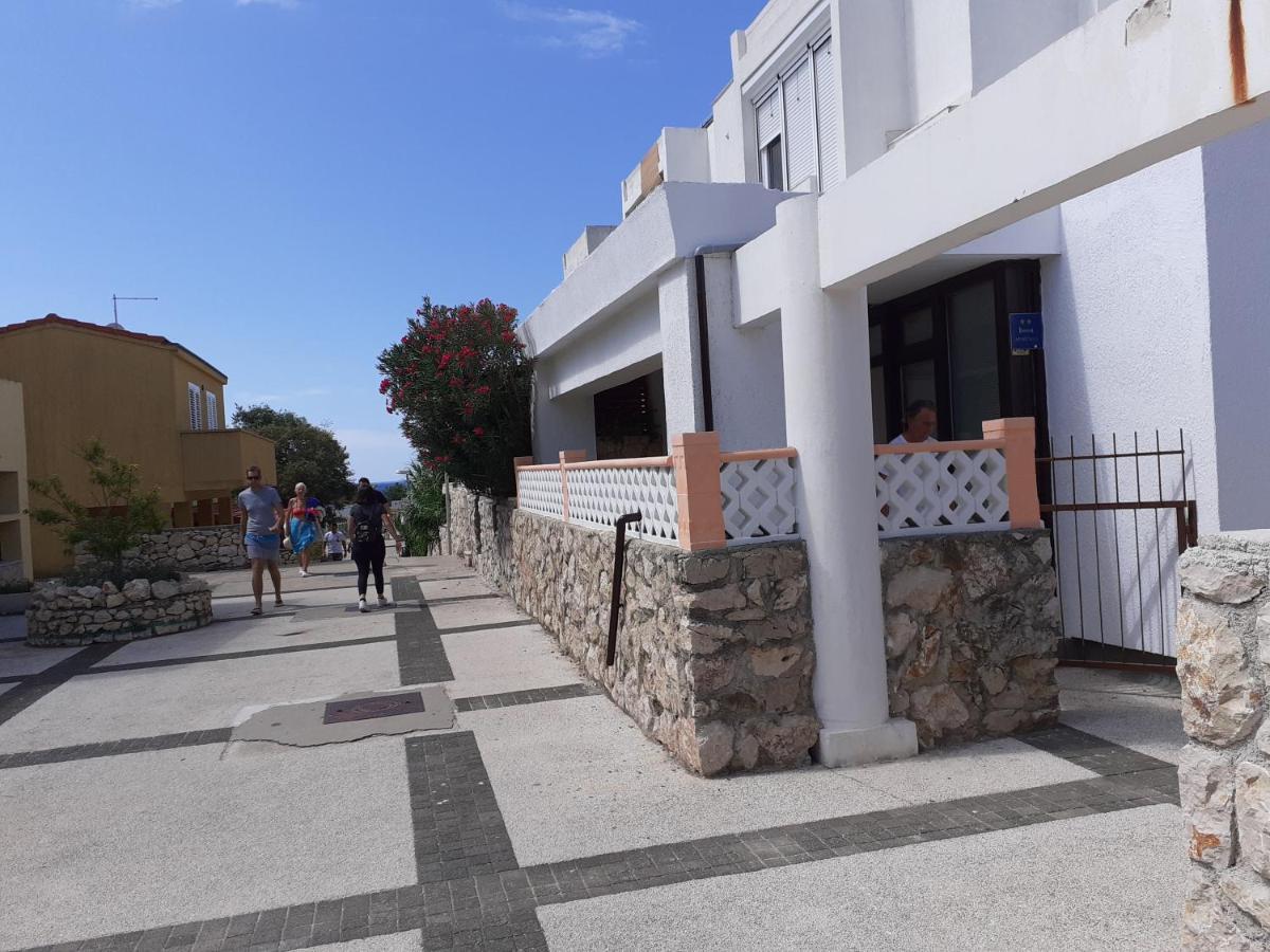 Apartment Roko Novalja
